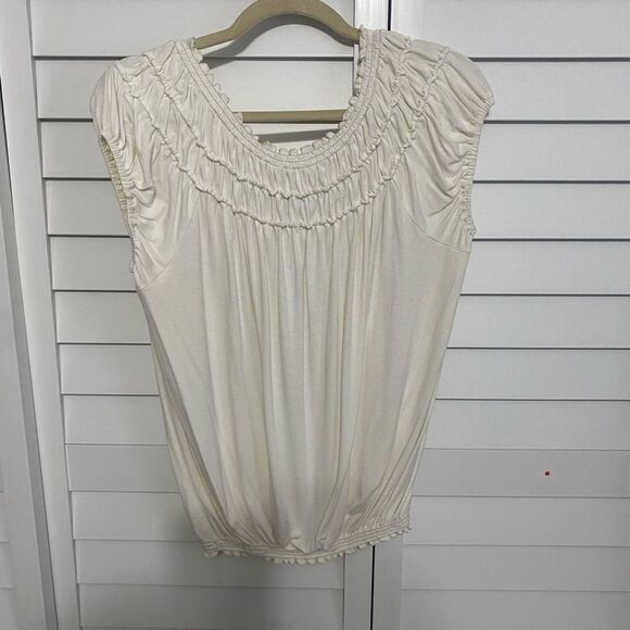 Elegant Cream Women's Top - Picture 3 of 3